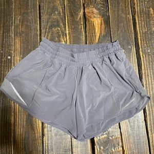 Lululemon Hotty Hot Short II Mid-rise Long 4" Size 8 Tall Gray Grey Dark Carbon